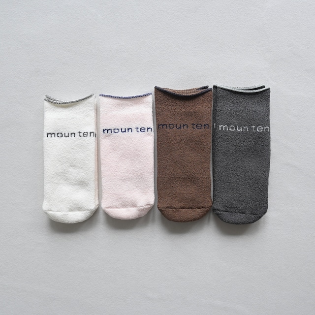 《MOUNTEN. 2026AW》baby logo tube socks