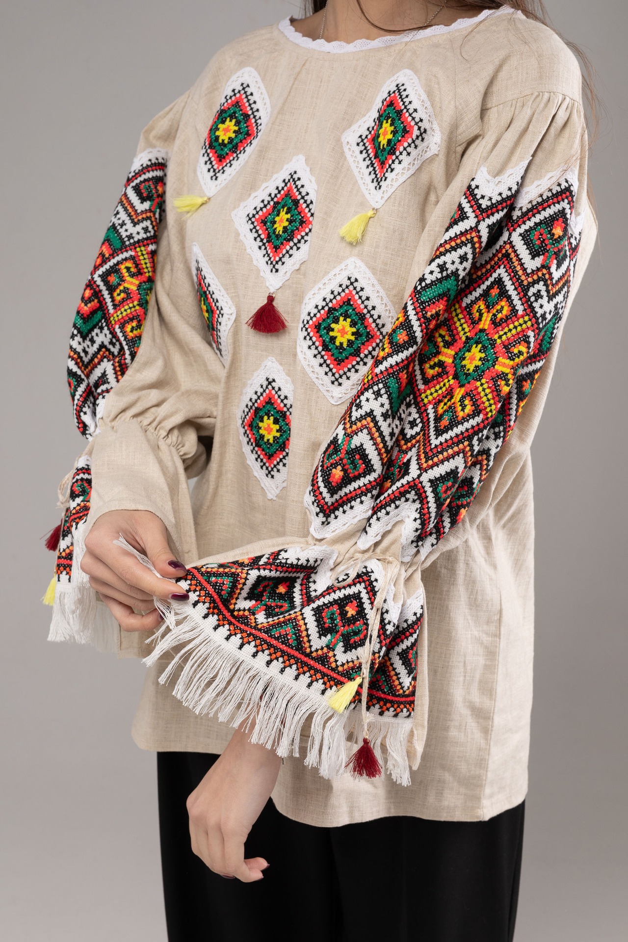 ウクライナ刺繍ヴィシヴァンカ　バルーン袖　手刺繍　麻　レディース・フリーサイズ - 4