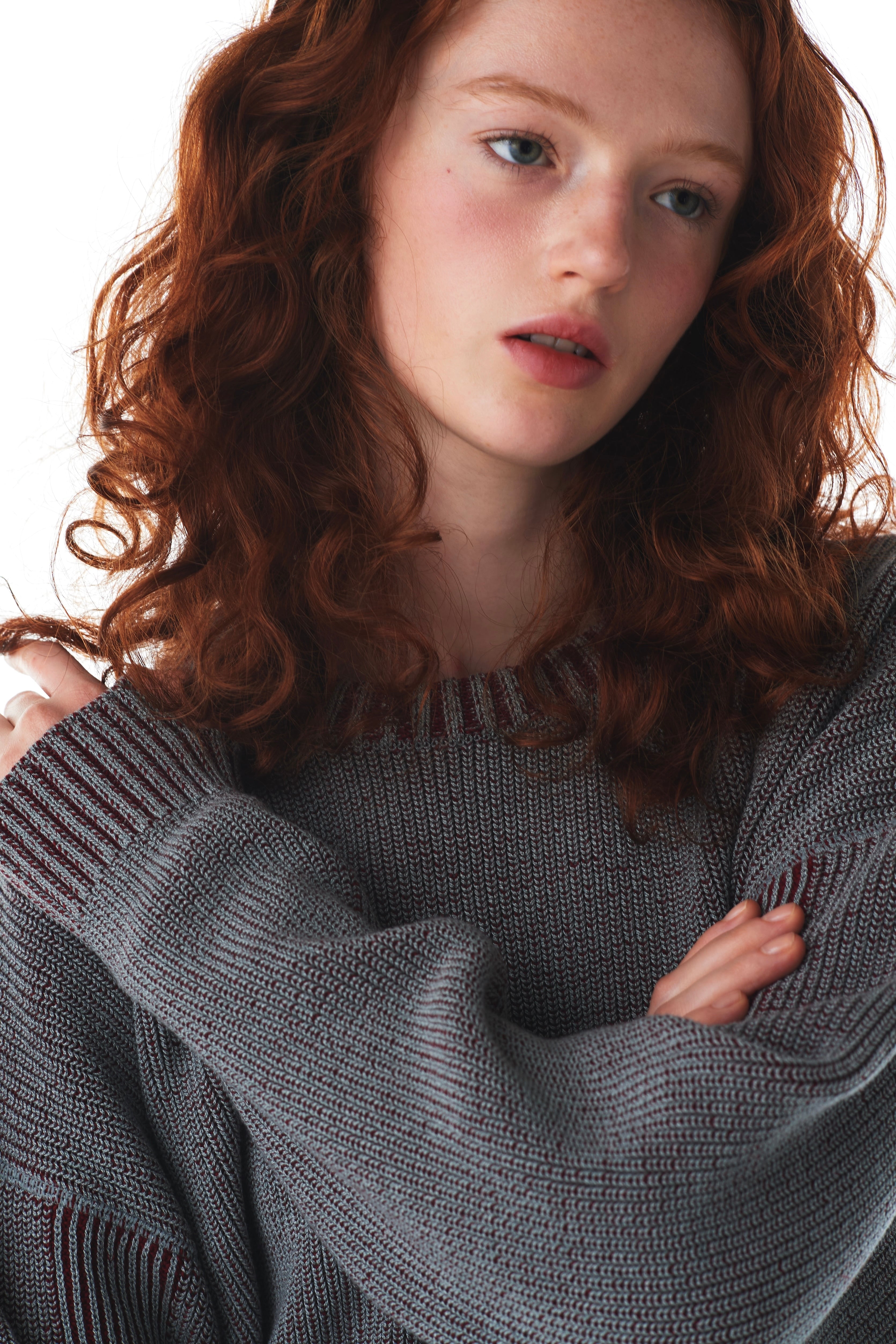 美品　gadid anoniem ES ニット STONE / RED | GADID ANONIEM