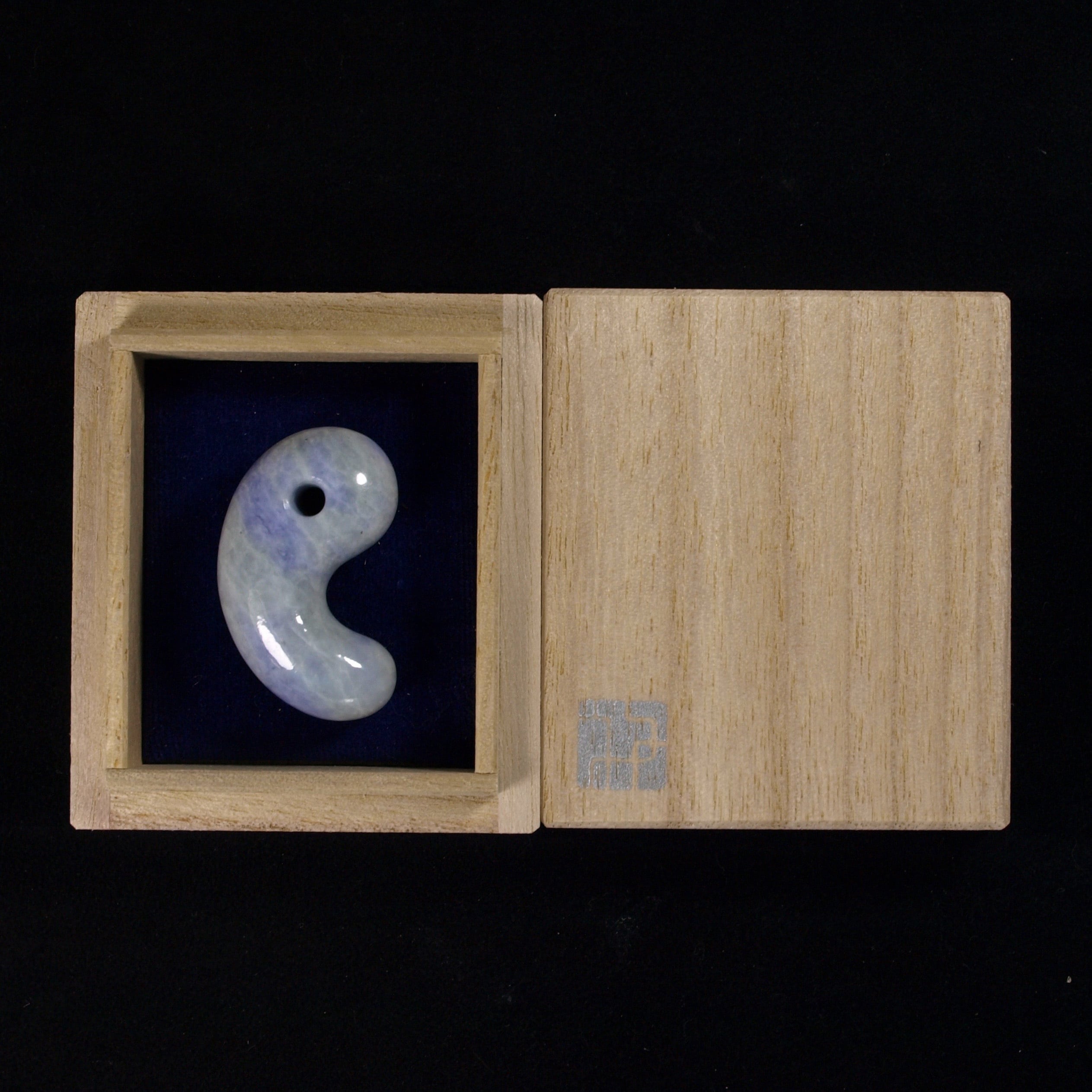 糸魚川翡翠 ラベンダー ヒスイ まがたま 勾玉 14.0g Lavender Jadeite