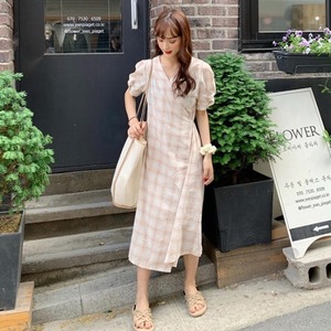 【送料無料】チェック柄 ワンピース ロング ミモレ丈 パフスリーブ リボン Vネック レトロ スリット カシュクール ラップ ゆったり 体型カバー 着痩せ お出かけ デート フェミニン 春コーデ ガーリー 上品 キレイ目 デイリー 着回し OP-105IU