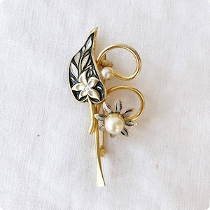 フランスヴィンテージ ブローチ | スペイン伝統工芸 花とパール 金銀細工 黒地エナメル |1900年代後半