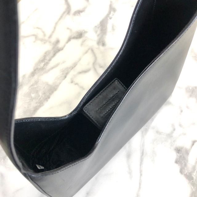 PRADA プラダ　アシンメトリー　レザー　ホーボーバッグ　ミニバッグ　ハンドバッグ　ブラック　vintage　ヴィンテージ　オールド　m55pkm