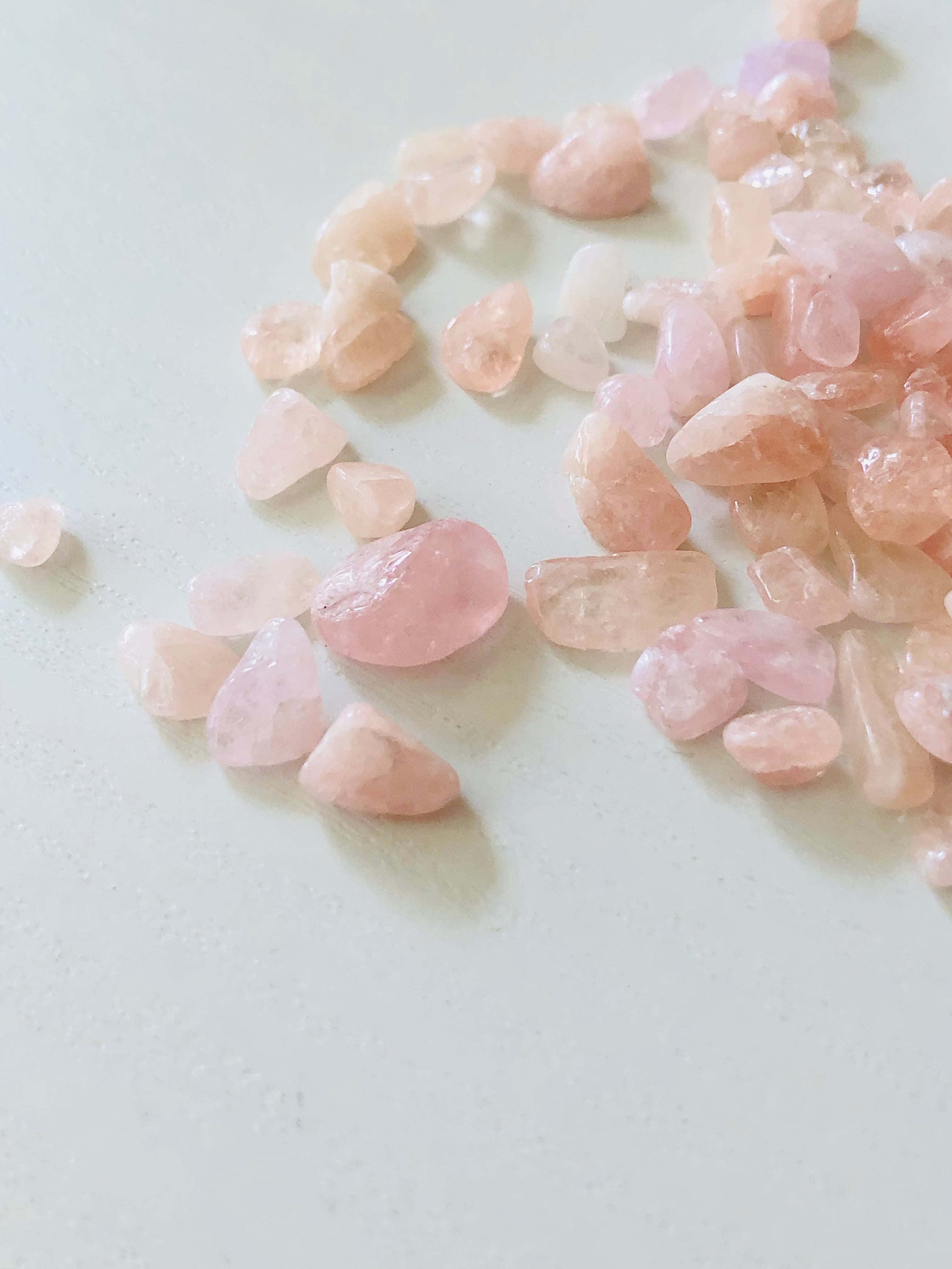 モルガナイトのさざれ石(50g) | 虹色の星