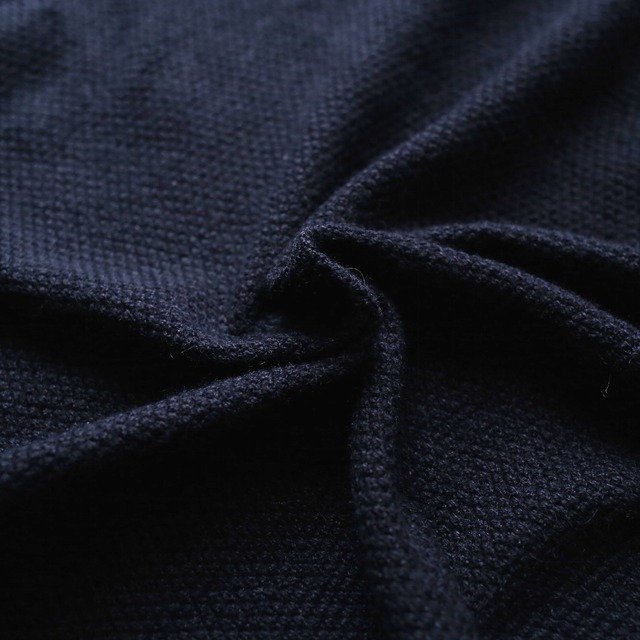 monotone switching pattern 3d knit