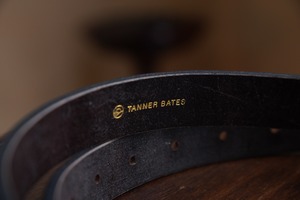 【TANNER BATES】ABBEY B17 BRASS BUCKLE BELT 25mm / VINTAGE OAK BARK LEATHER / DARK BROWN