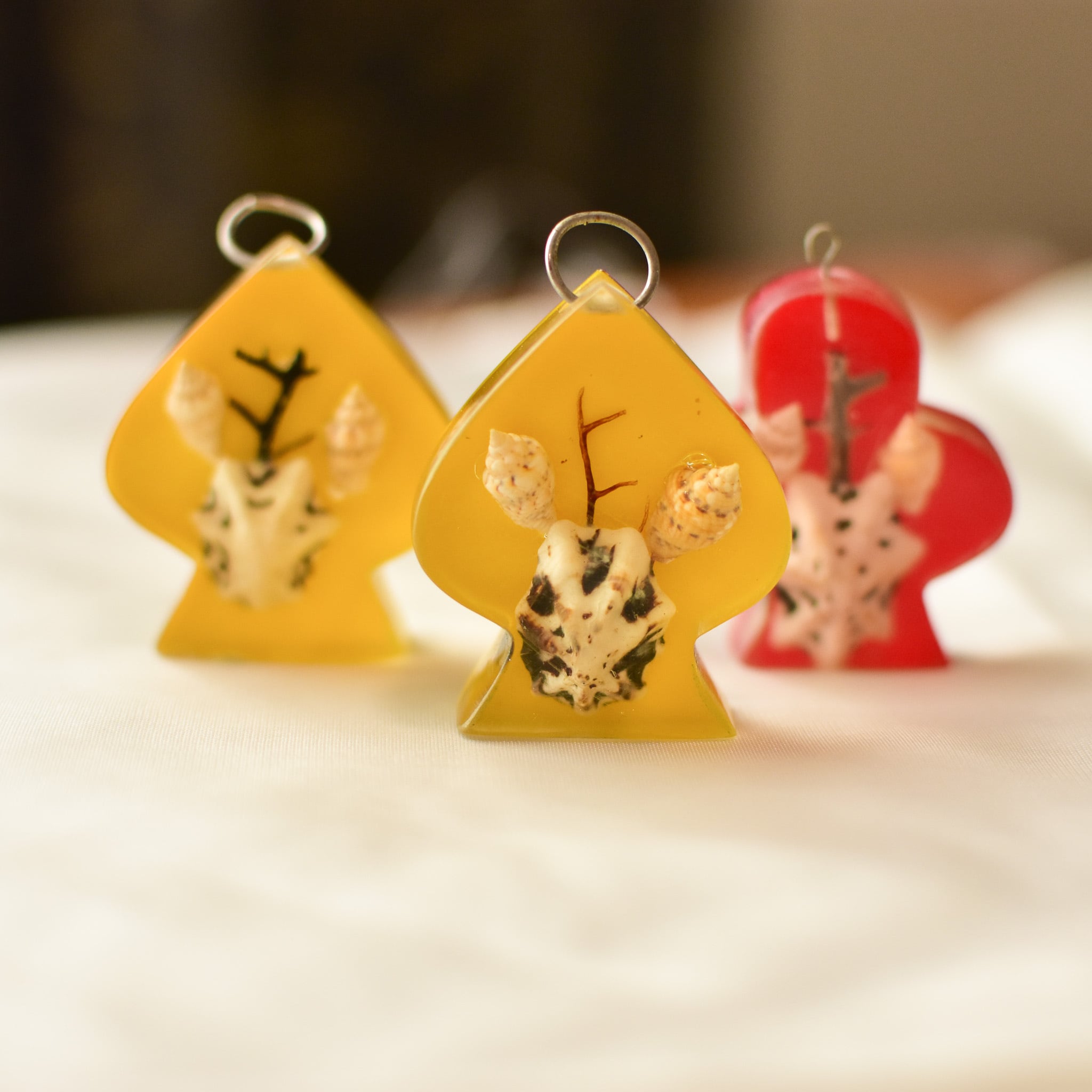 3個セット 昭和レトロポップ 樹脂製のチャーム | チェコガラスボタン