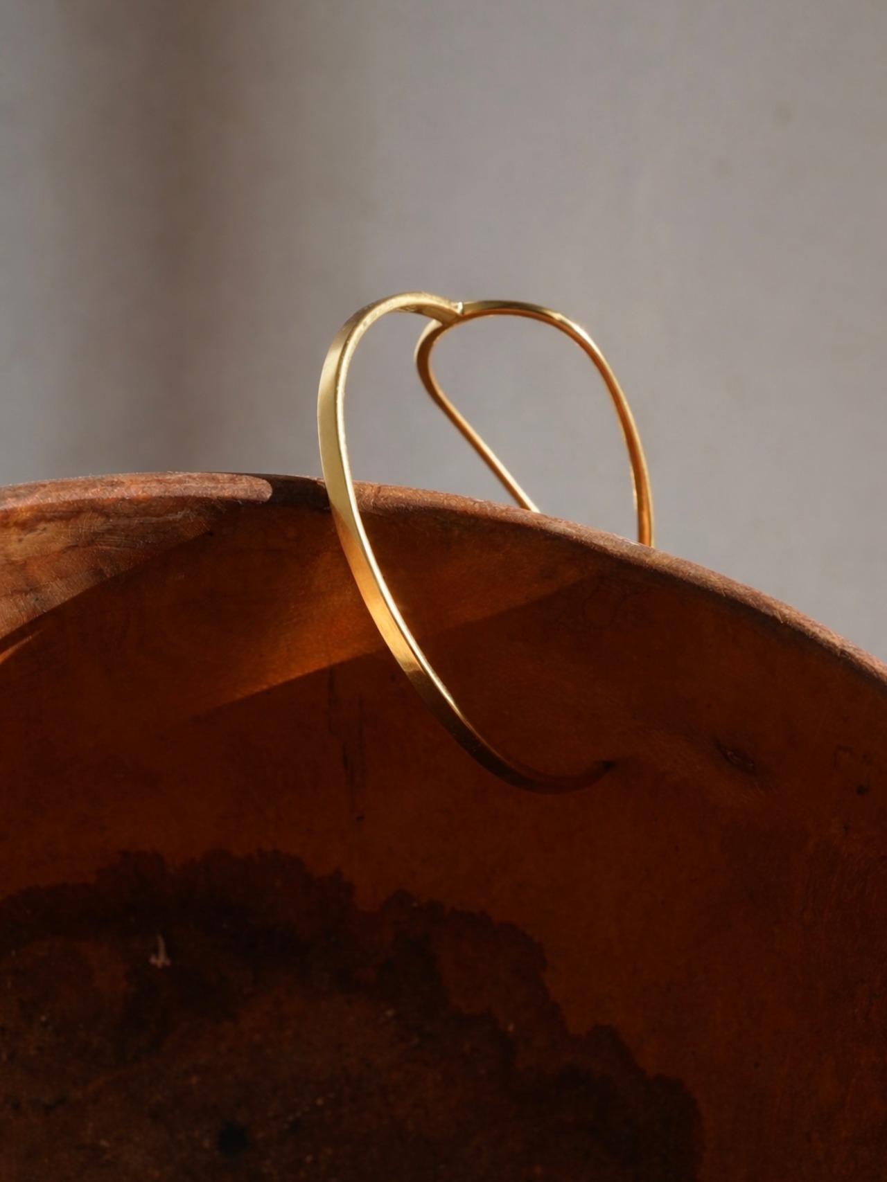 OVAL BANGLE