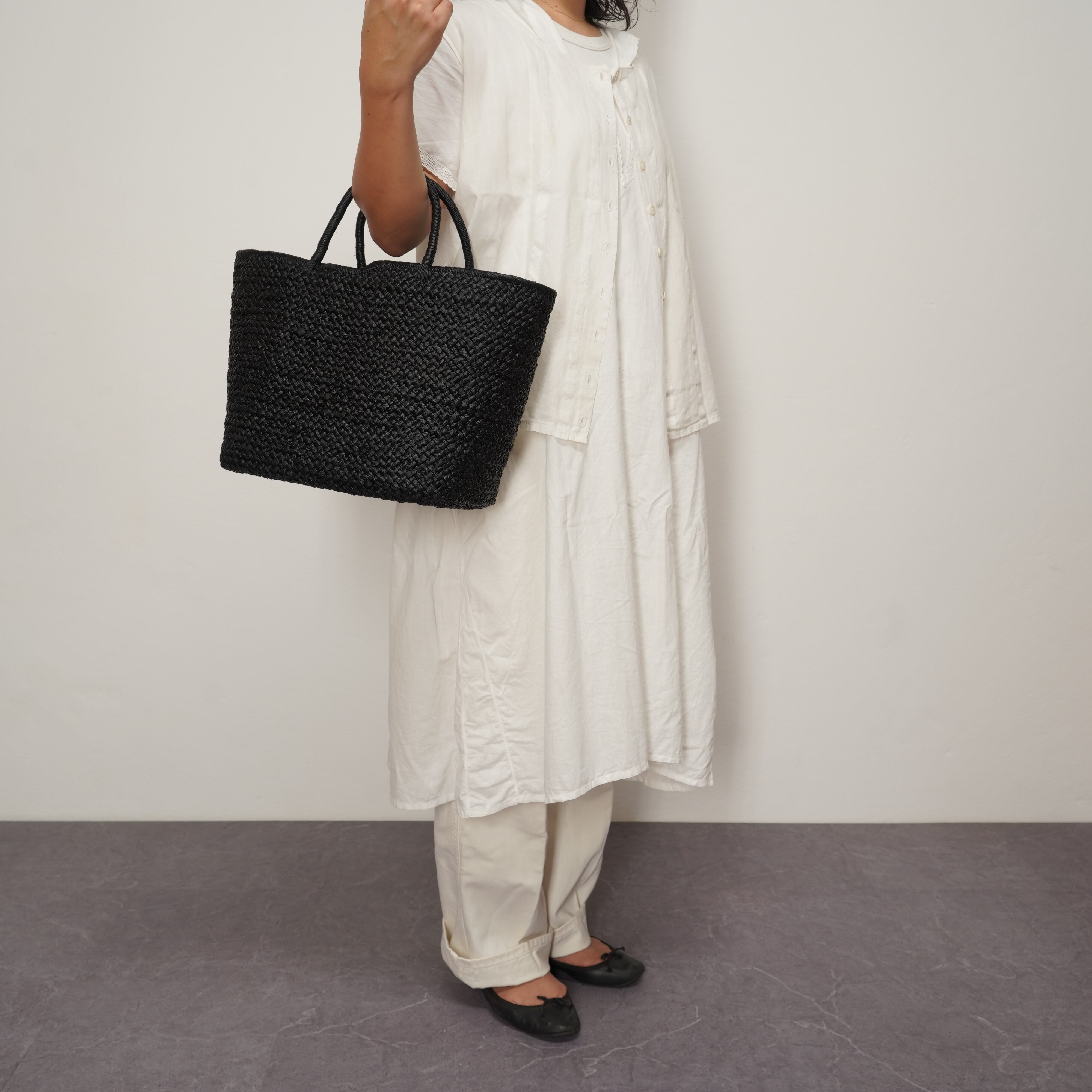 Marche Bag (M) - Black | AMPIANA