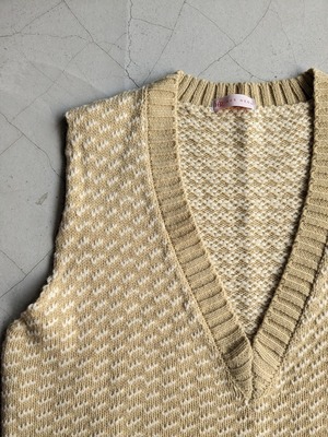 CHECK KNIT VEST