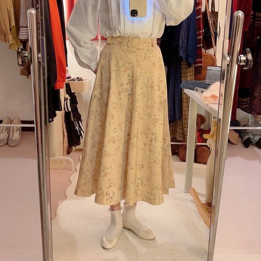 cream beige flower belt flare skirt