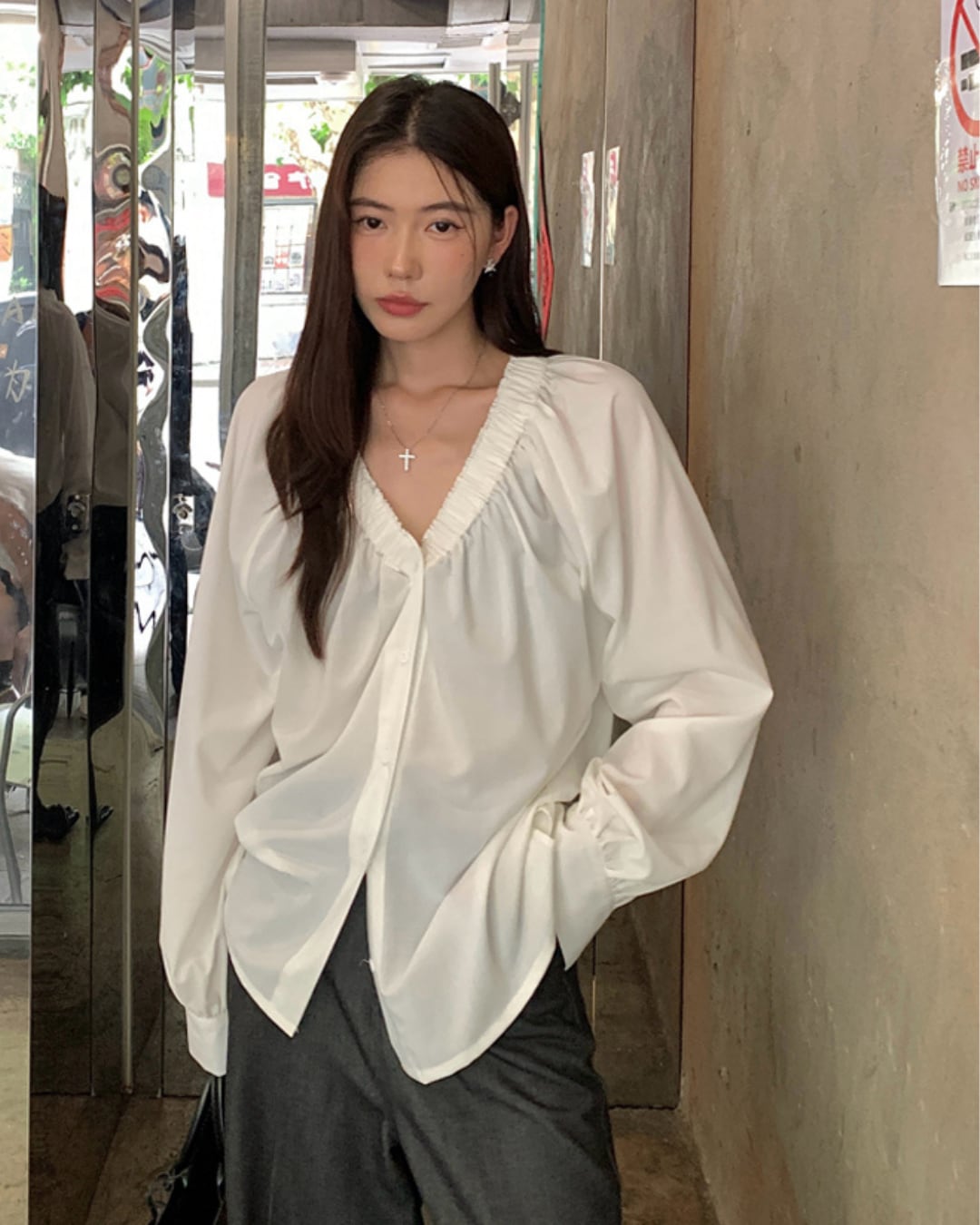 Vネックギャザーシャツ S25062