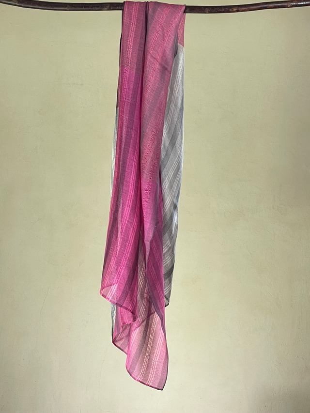 絹からみ織り布（ストール) ～黒×赤×薄赤色～　Silk leno weaving cloth (scarf) ～black × red × light red～