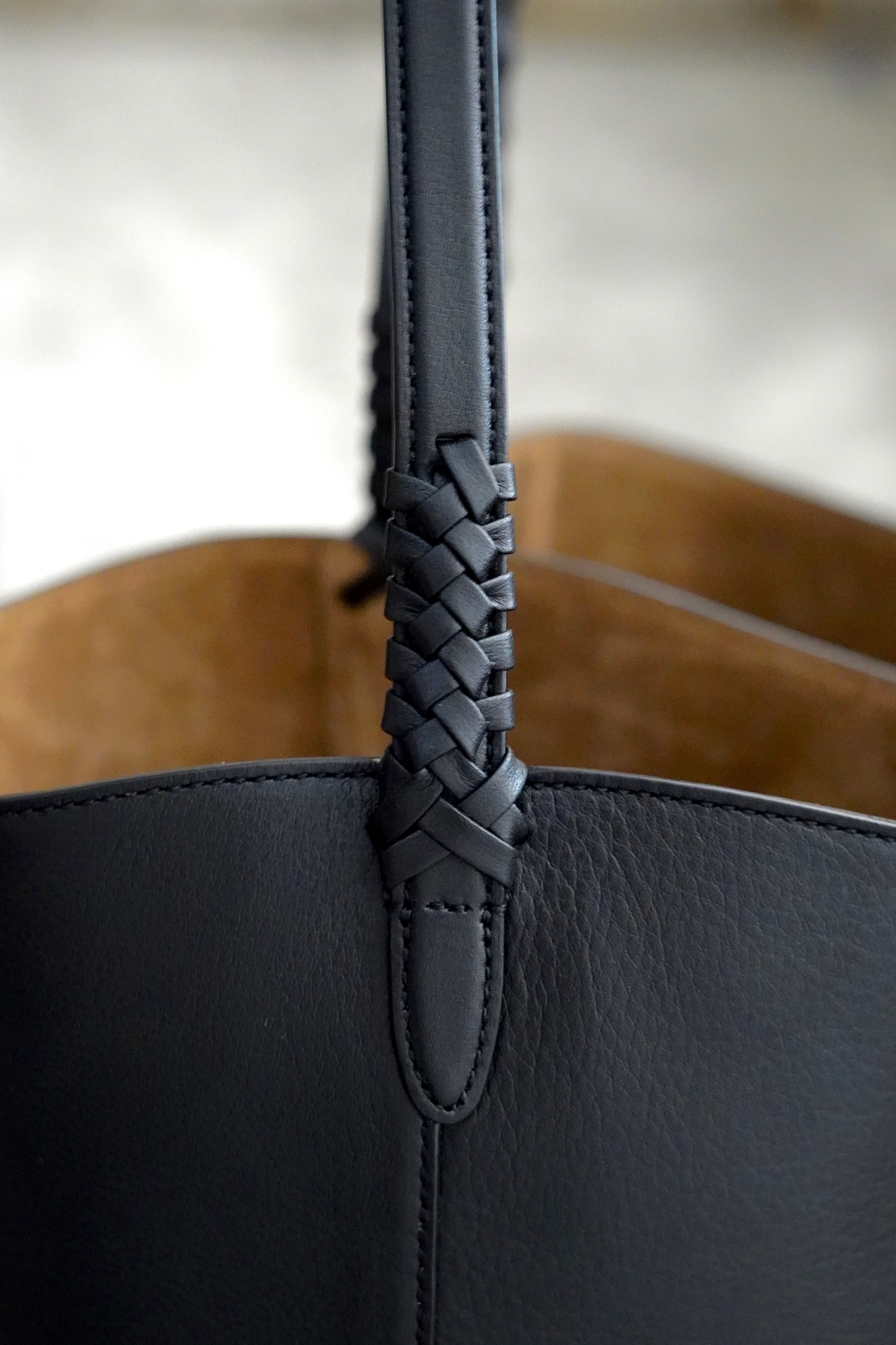Mame Kurogouchi / Tsuchiya Kaban Bucket Bag M ( BLACK ) | JUQUI Online