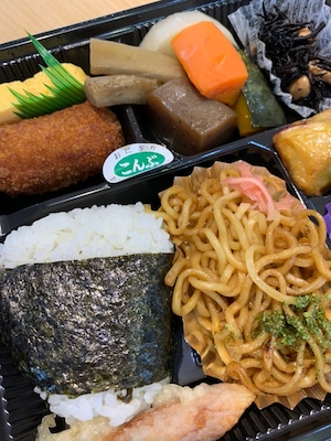 おにぎり弁当