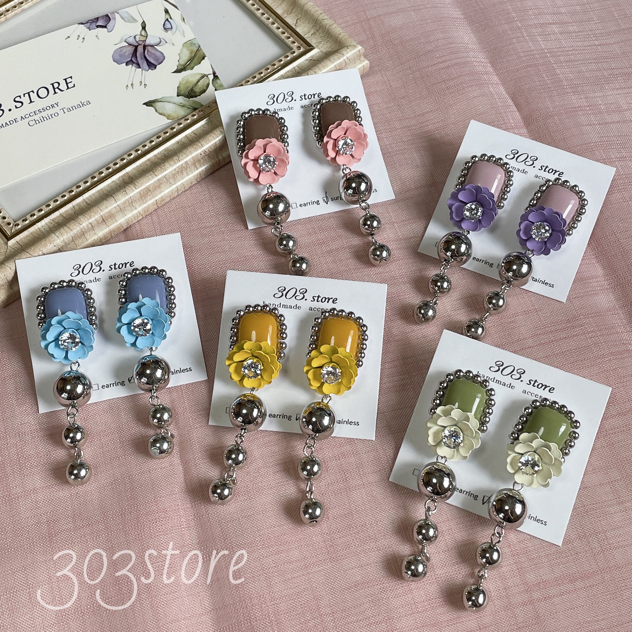 ビーズ刺繍 バイカラー お花 サージカルステンレス ピアス ホワイト