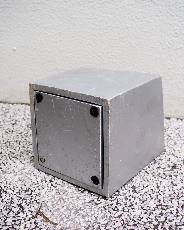 Zinc alloy cube umbrella stand