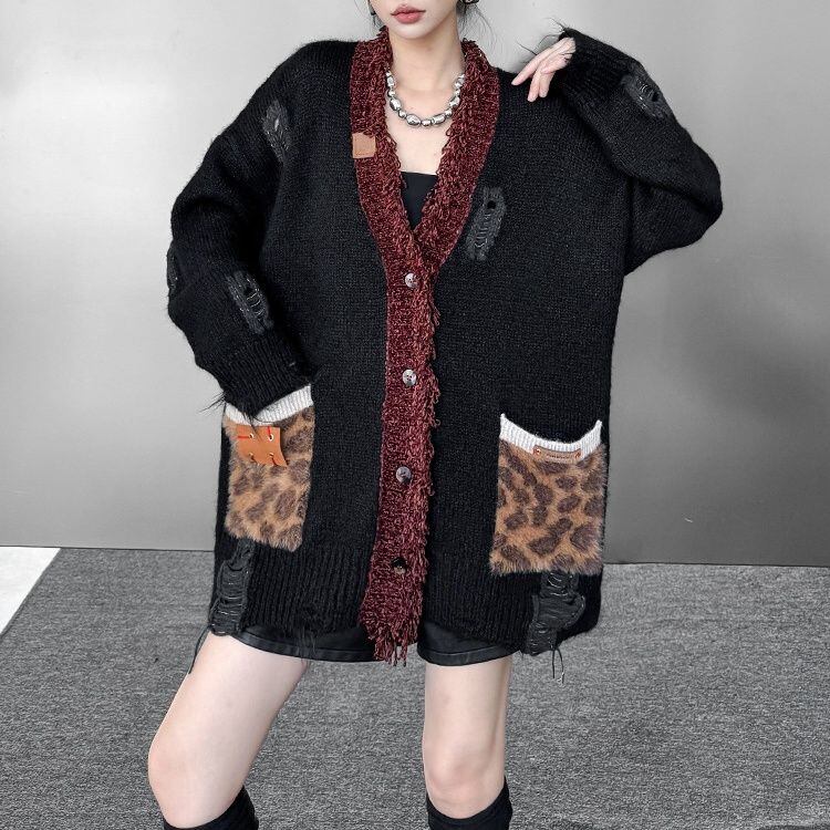 PATCHED POCKET DAMAGED V-NECK KNIT CARDIGAN 1color M-15505