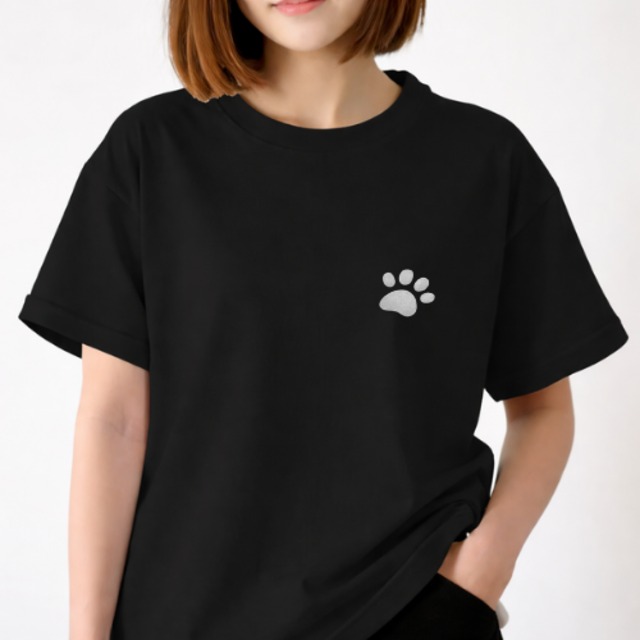 【肉球ワンポイント ブラックTシャツ】（PF00328）（2Color）