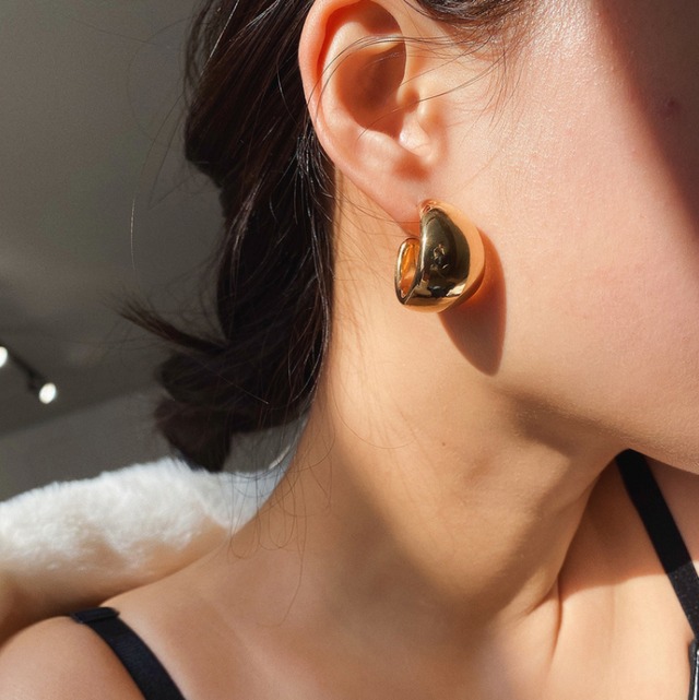 wide gold pierce