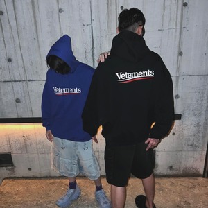 【VETEMENTS】CAMPAIGN LOGO HOODIE
