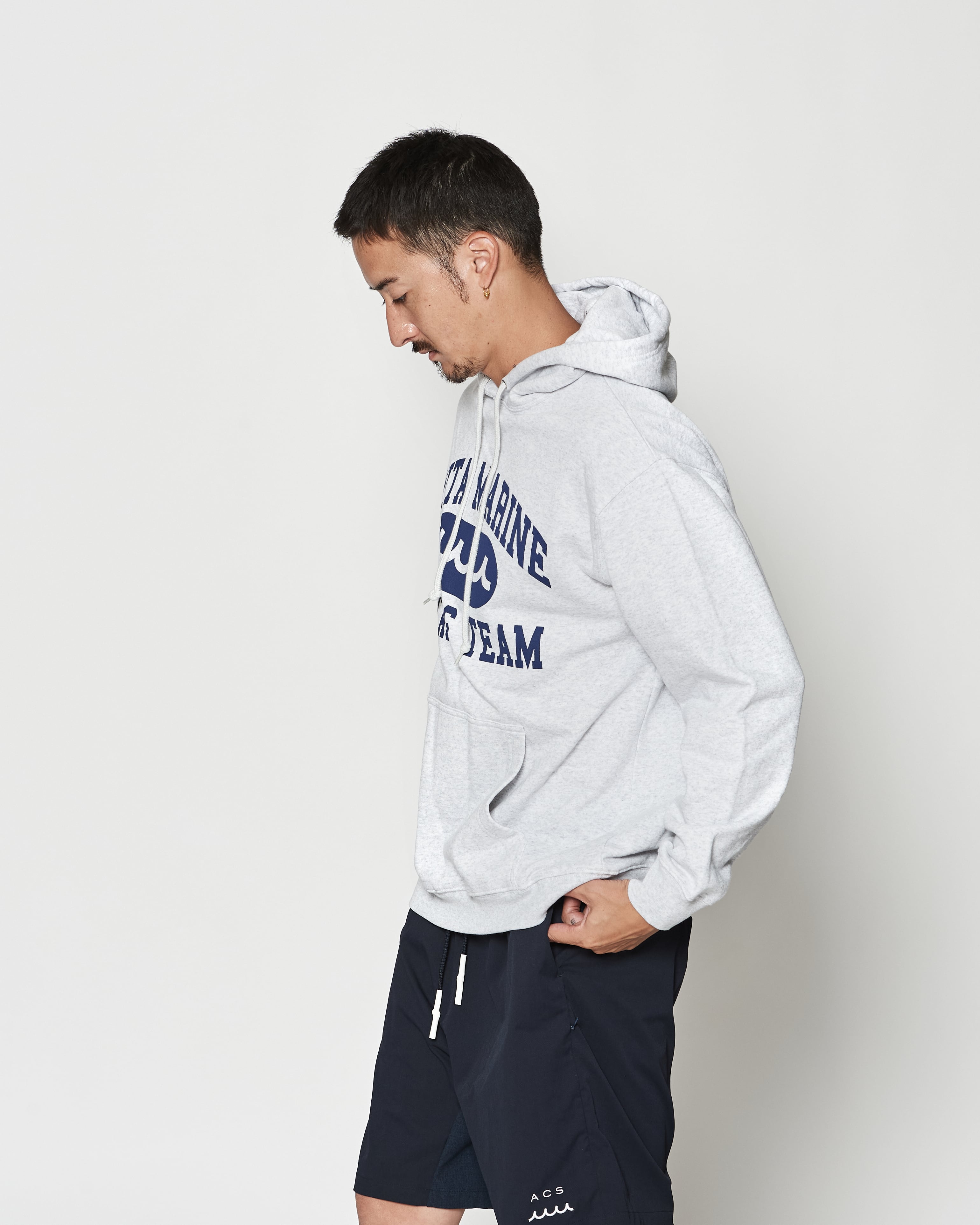 muta MARINE × ACANTHUS カレッジロゴ パーカー | ACANTHUS ONLINE STORE