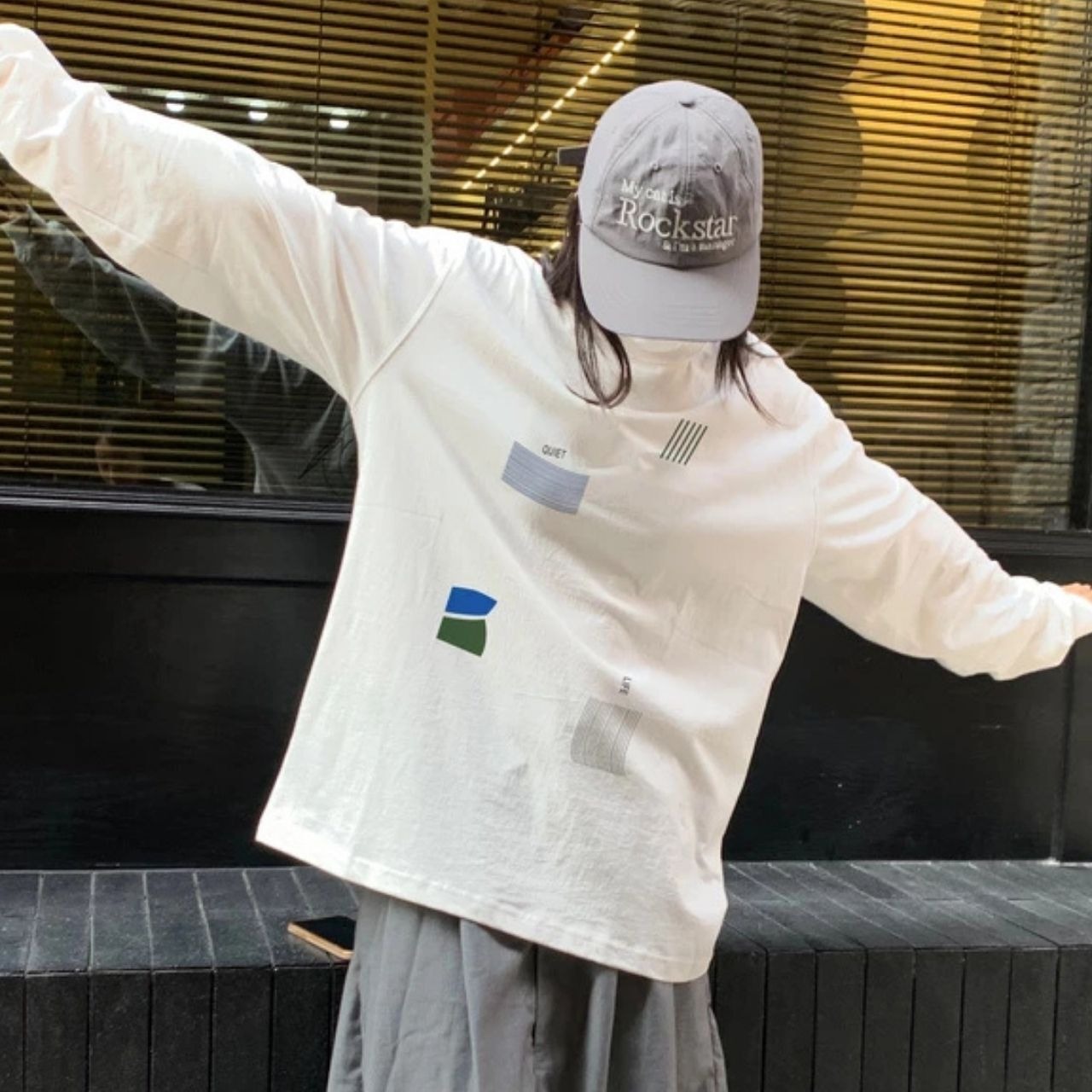 グラフィックアートプリントロングTシャツ　1094