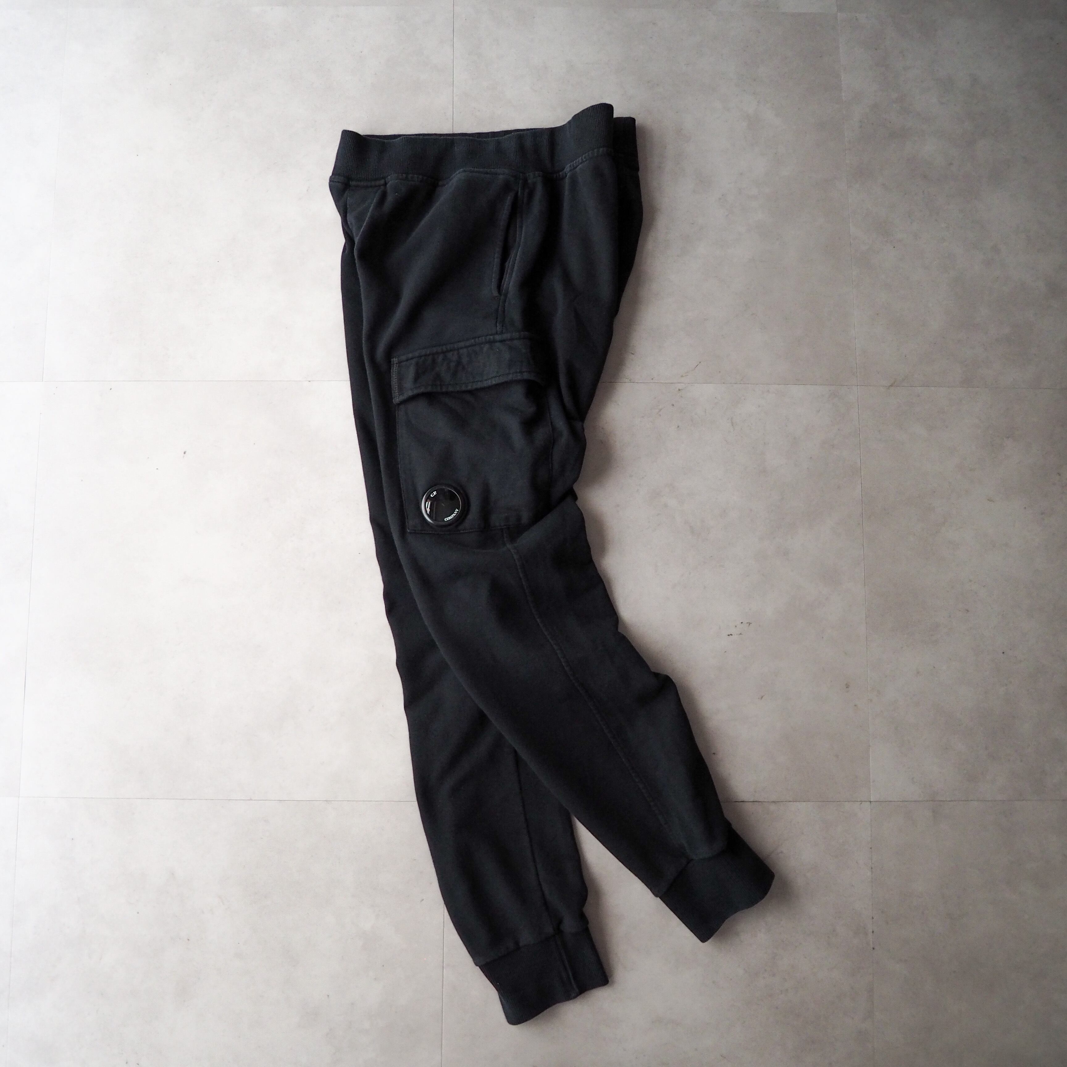 C.P. Company” lens detail cargo pocket sweat pants シーピー