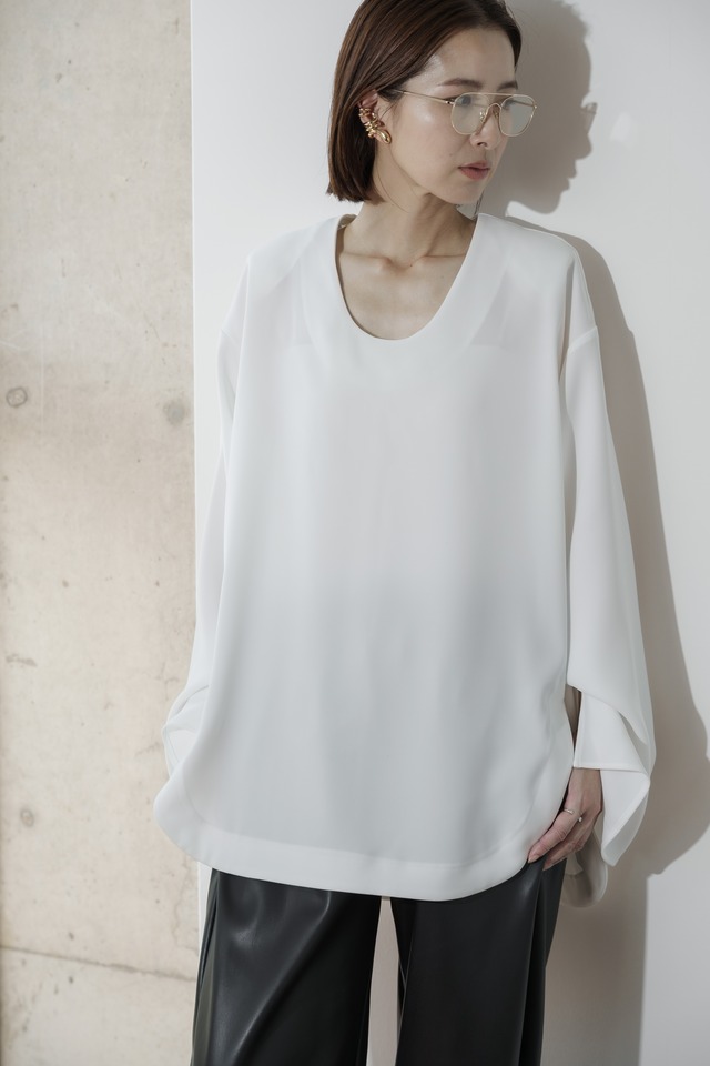 Sculpt U-neck tops(white)９月末から１０月上旬頃発送