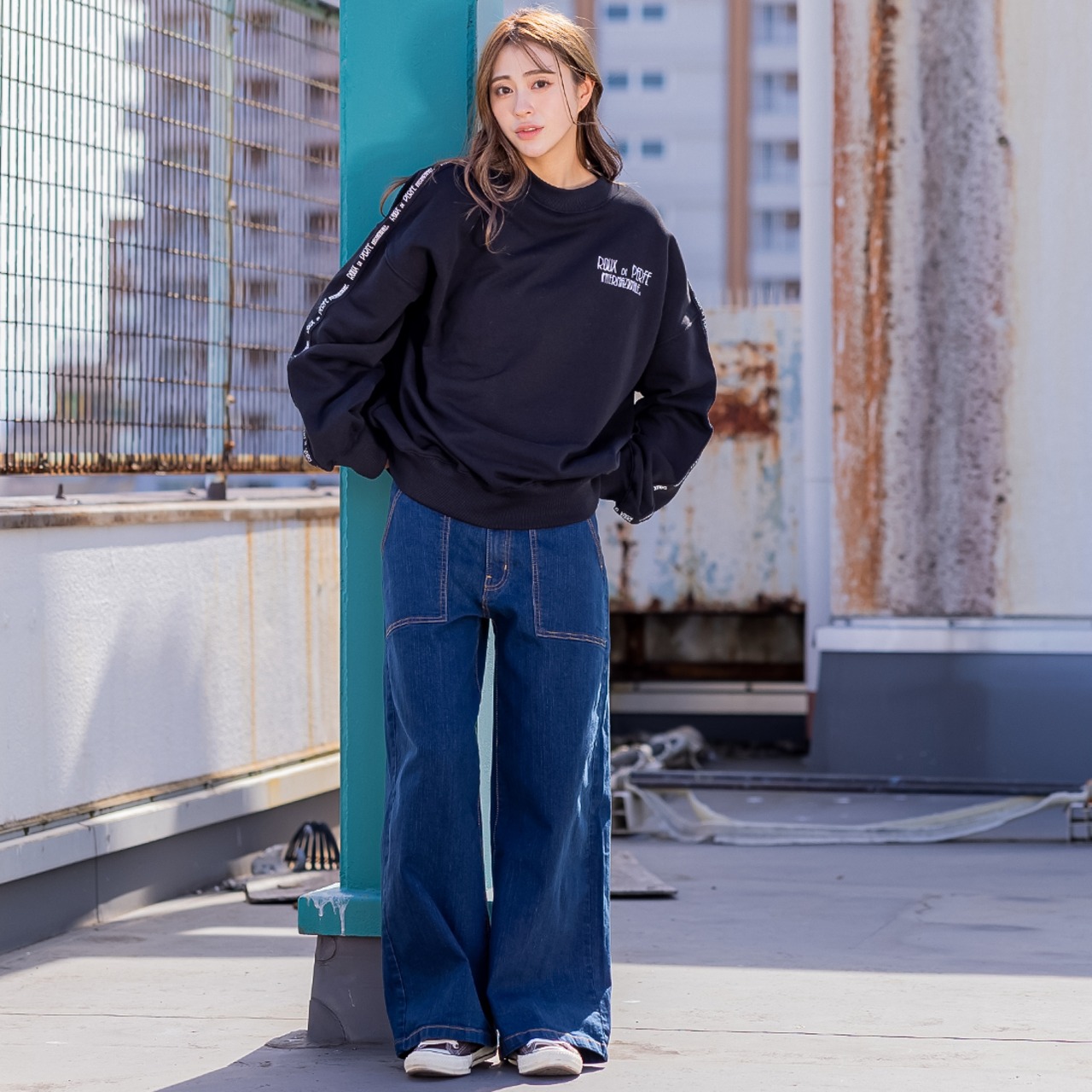 袖ロゴトレーナー