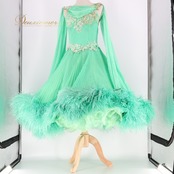 社交ダンス 衣装 スタンダードドレス ワンピース ドレス スタンダード ファー フリル エメラルドグリーン フロート レース ボリューム デモ 競技 ダンス パーティ lovely dancing 迫力 豪華 グリーン系 豪華なデザイン 大きなフロート ドレス ボリューム感 競技用衣装 パーティドレス フェミニン ステージ衣装 おしゃれ レディース ドレスアップ デモ用