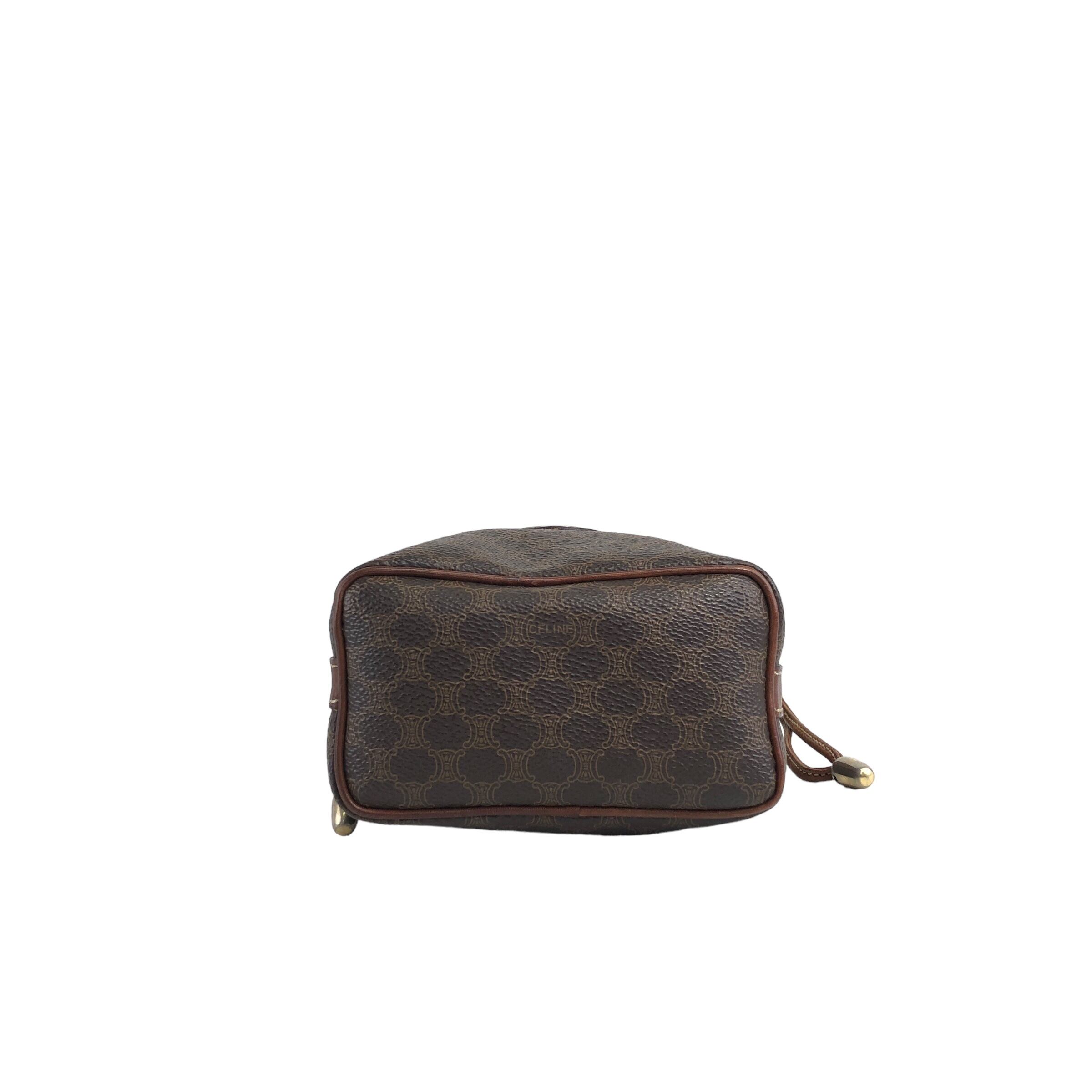 CELINE セリーヌ マカダム  ショルダーバッグ ブラウン ブラゾン型押し PVC/レザー 巾着 ミニバッグ wt5bvk CELINE セリーヌ マカダム ショルダーバッグ ブラウン ブラゾン型押し