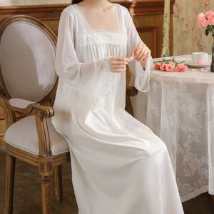 【送料無料】 パジャマ 3色 ナイトウェア ルームウェア ロング マキシ 長袖 フレア袖 ラウンドネック Aライン フレア プルオーバー レース 薄手生地 エレガント 可愛い 大人可愛い きれいめ シンプル カジュアル シック コンサバ 華やか 大人 上品 おしゃれ お洒落 レトロ こなれ感 高見え 高級感 フェミニン ラグジュアリー 無地 春 レディース 女性用 ママ 30代 40代 部屋着 普段使い ファッション 体型カバー 垢抜け 定番 着痩せ リラックスタイム