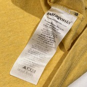 patagonia パタゴニア REGULAR FIT  背面 ロゴ デザイン 半袖 Tシャツ サイズ XS/マスタード イエロー系 メンズ リサイクル素材 アウトドア