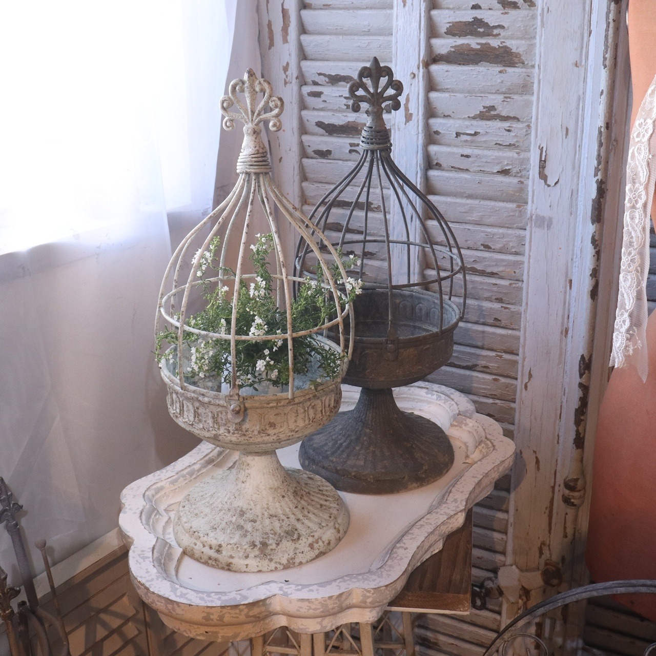 ブリキ植木鉢　エンブレムラカージMGY　UF 738 トレリス付きポット植え込みのシャビーシックな鉢　お玄関がオシャレに