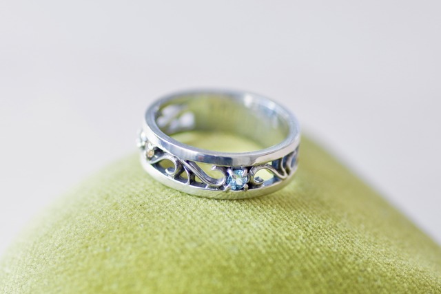 open scrollwork ring #13 SV925 <london blue topaz&labradorite&green sapphire> / 透かし唐草リング ＜ロンドン・ブルー・トパーズ&ラブラドライト&グリーン・サファイア＞