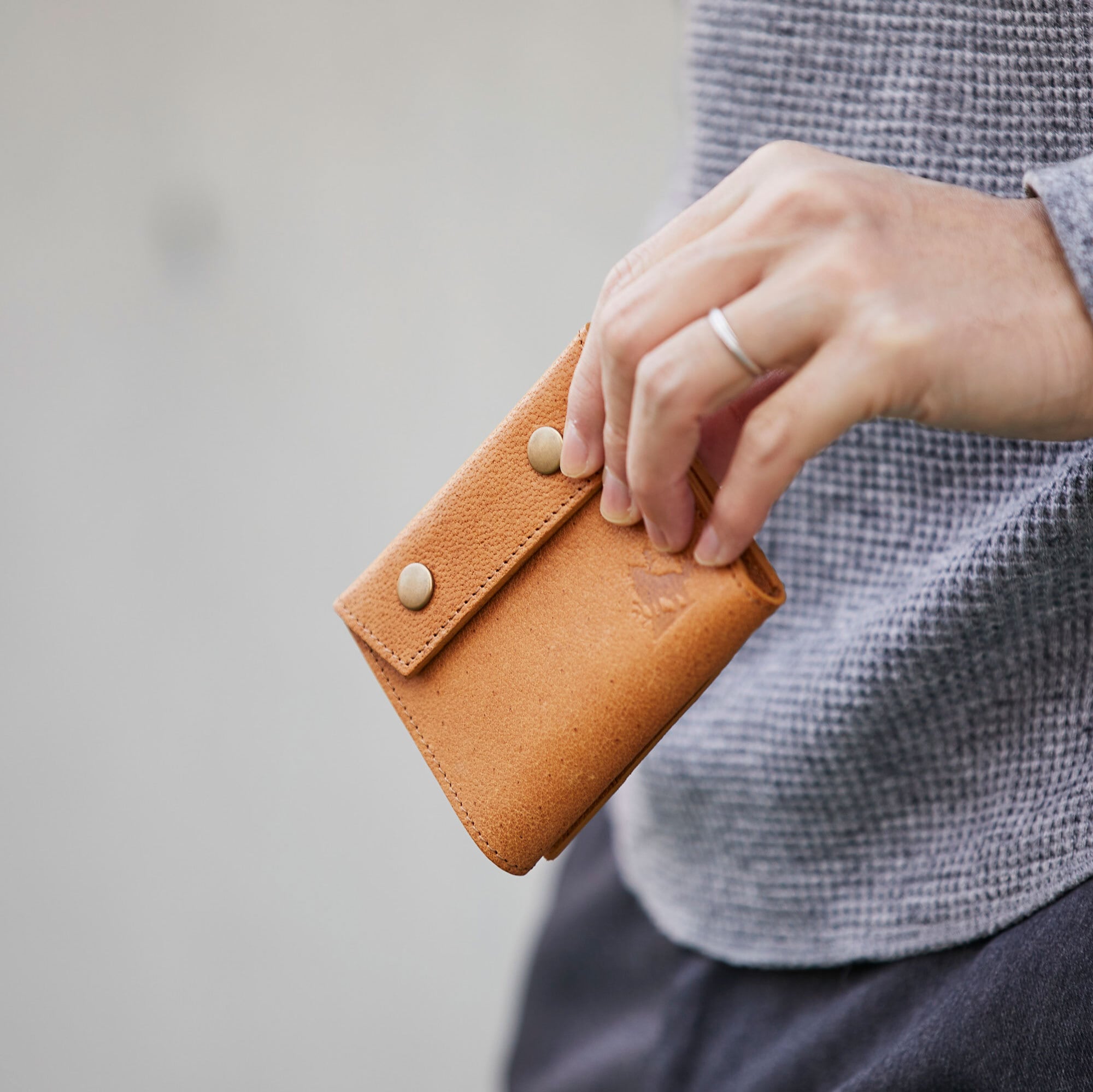 二つ折り財布＜tonto＞（熊革） | makami