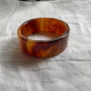 vintage/used   caramel cream candy bangle