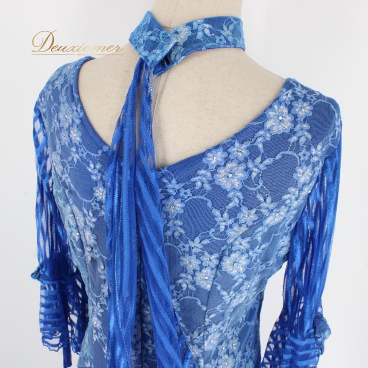 社交ダンス 衣装 prima boutique プリマブティック ドレス スタンダード ブルー系 シルバー系 青 銀 ラインストーン レース 花柄 チョーカー リボン ストライプ柄 ワンピース スタンダードドレス パーティドレス ダンスパーティー ステージ衣装 舞台衣装 発表会 カラードレス フラワー柄 ブルーグレー系 ラインストーン装飾 ネックレス風 チョーカー風 ブルー系ドレス シルバーライン タンクトップ風 刺繍風デザイン スタンダード用ドレス パーティー服 舞台服 演奏会 衣装レディース