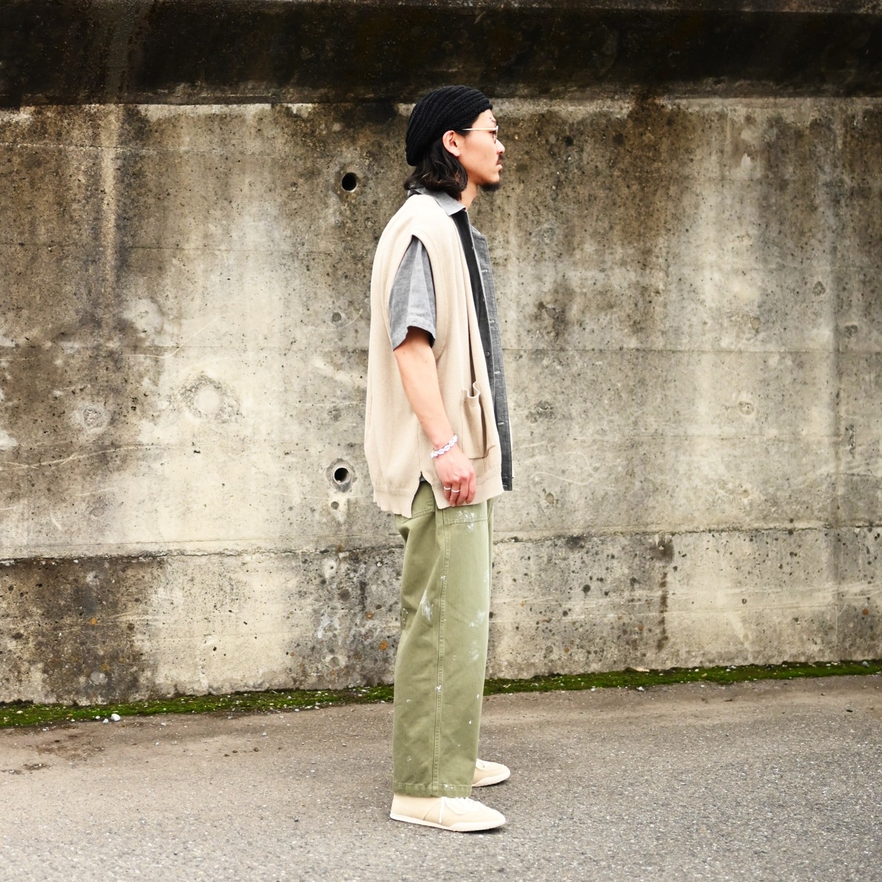 YASHIKI、GANKO別注 ×Shirotsume V-neck、INTERIM M-47 HBT BAKER PANTSコーディネート