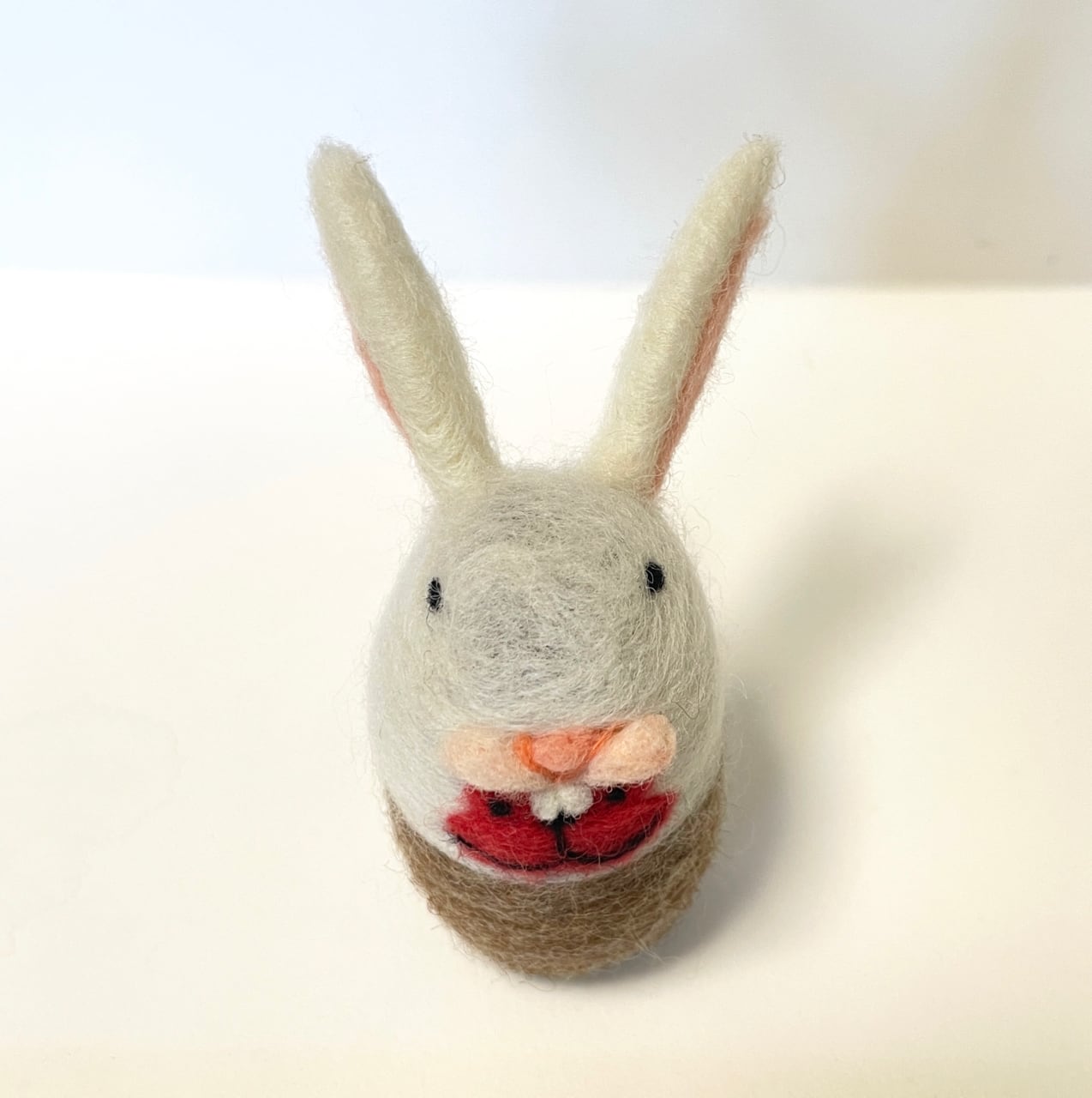 羊毛フェルトの卯年（うさぎどし）おサル 手のひらサイズ | アーサーおサル