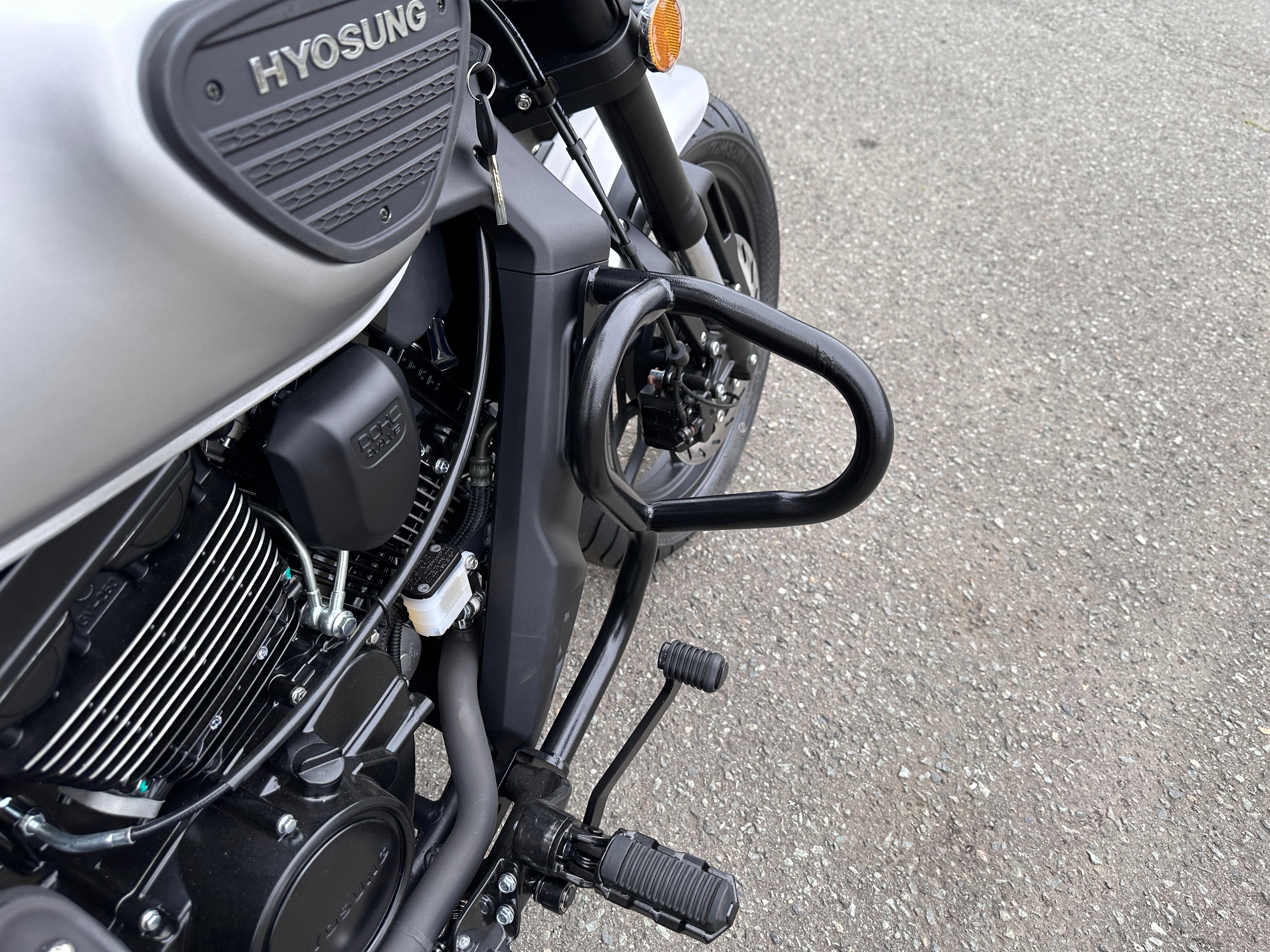 ヒョースン GV250DRA用 クラッシュガード | KMDex ベストバイ