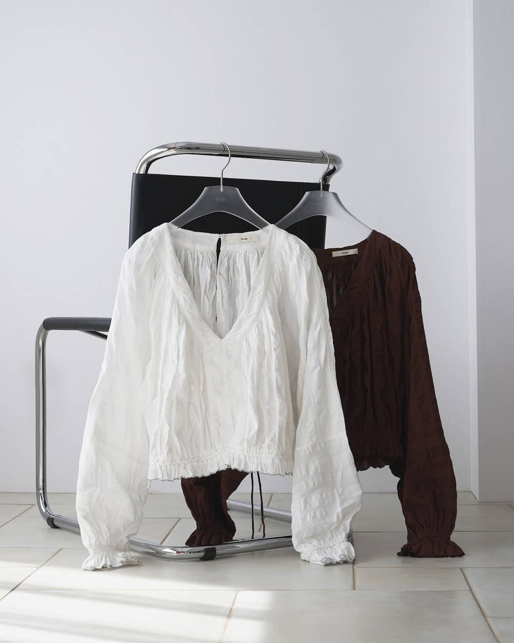 【 anuke 】Gather Volume Blouse