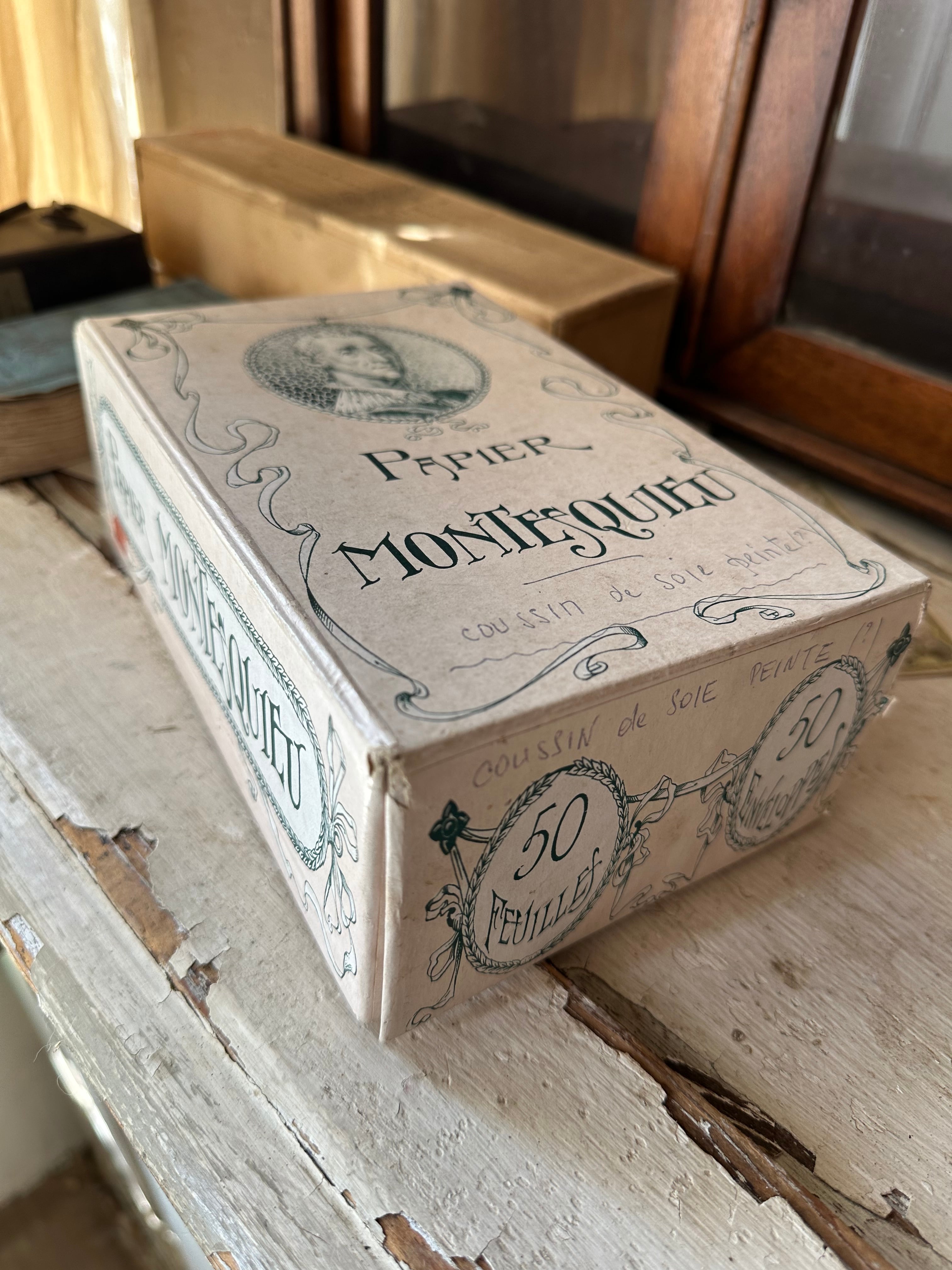 紙箱 PAPIER MONTESQUE | Brocante de La Cocotte （フランス