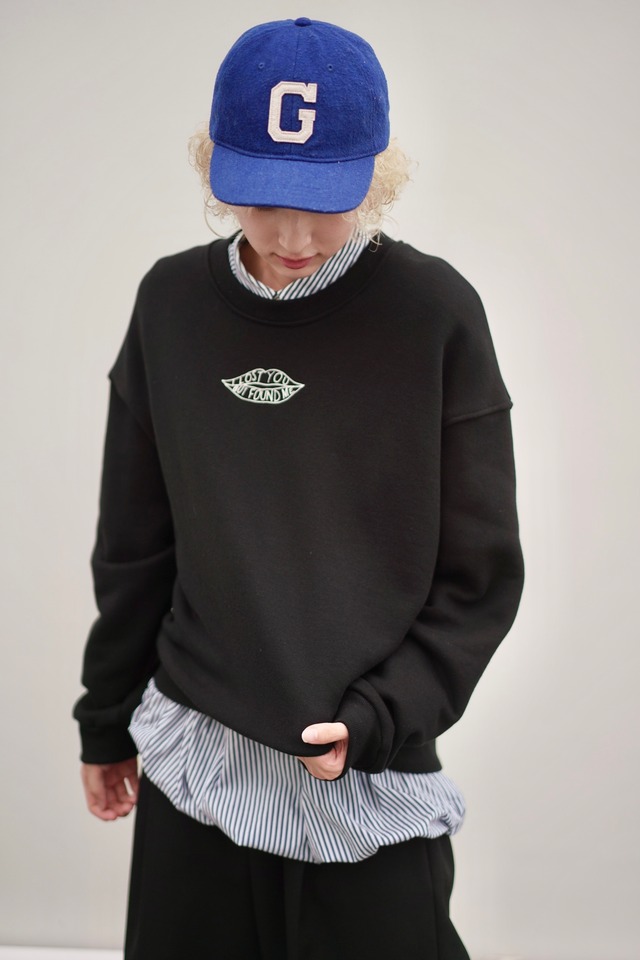 null. lips  embroidery sweat リップエンブロイスウェット　Black
