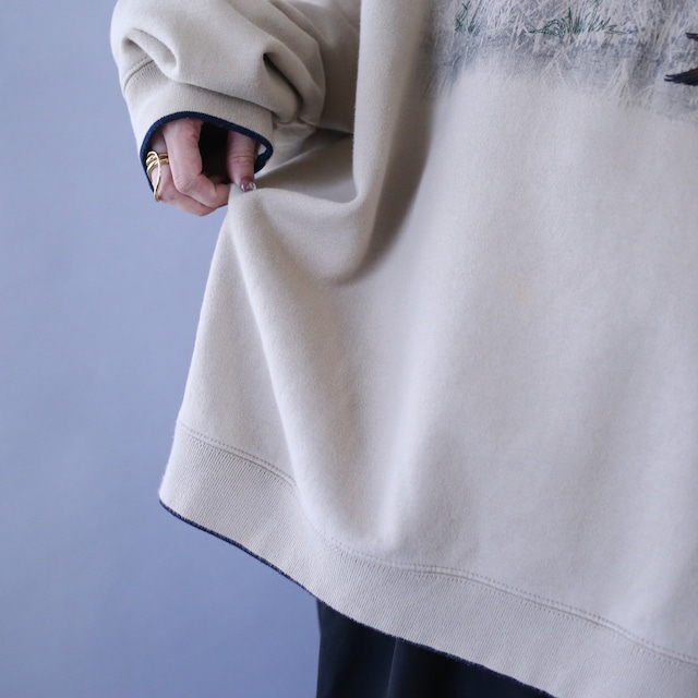 "刺繍" animal design over silhouette sweatshirt