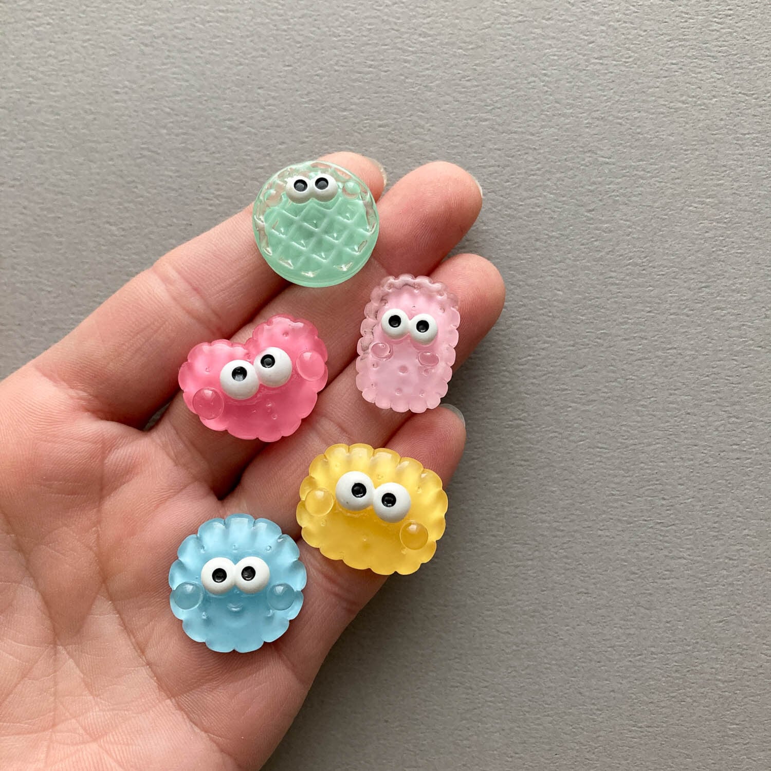 目玉付きクリアカラーのデコパーツたち | Dua-アクセサリーパーツショップ