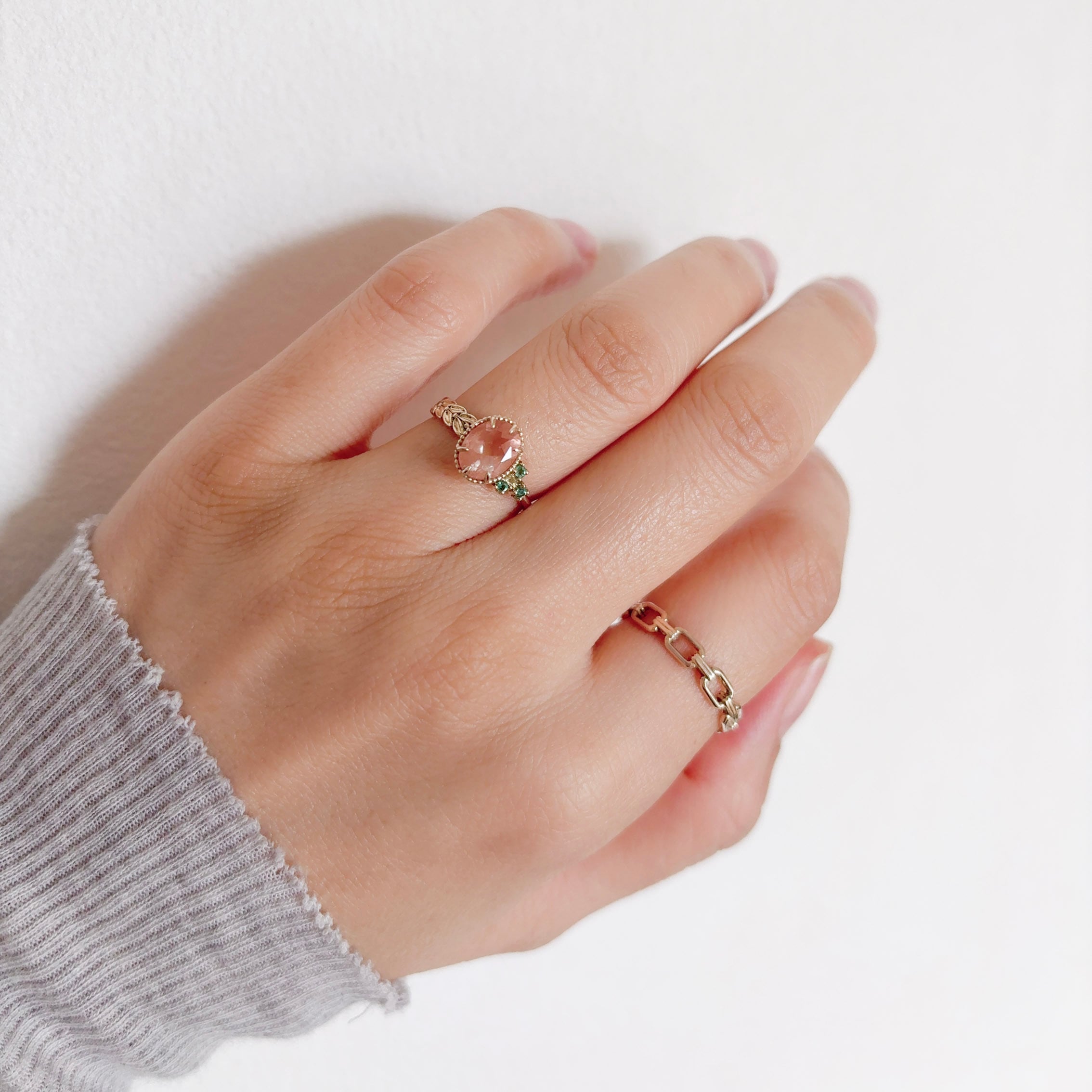 オレゴンサンストーン＆エメラルド 月桂樹モチーフのリング / K10YG