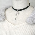 氷紗の残光｜大小様々な雪の結晶が美しく揺れ動く黒合皮のチョーカー／冬 スノーフレーク ネックレス