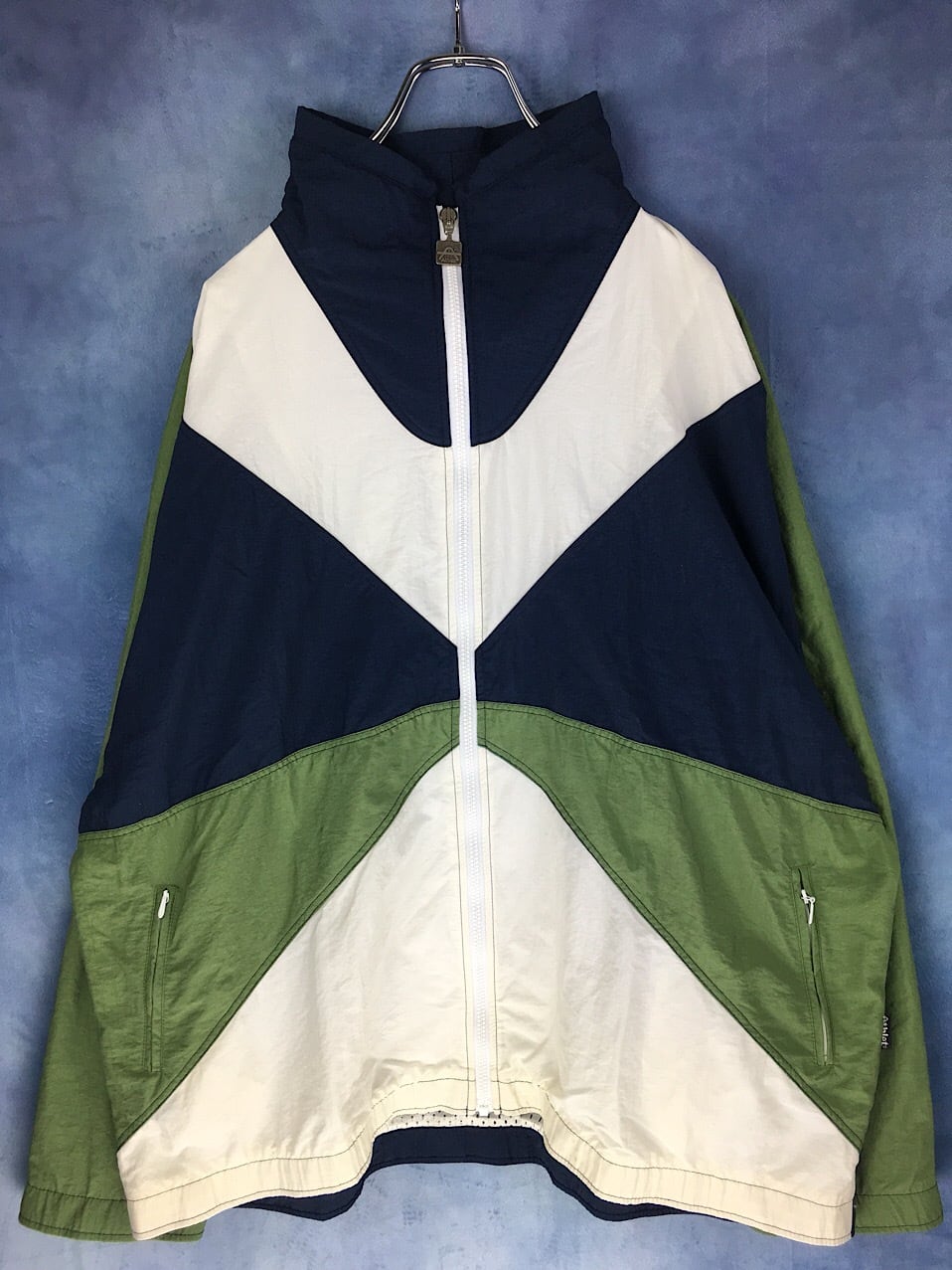 switching design nylon jacket